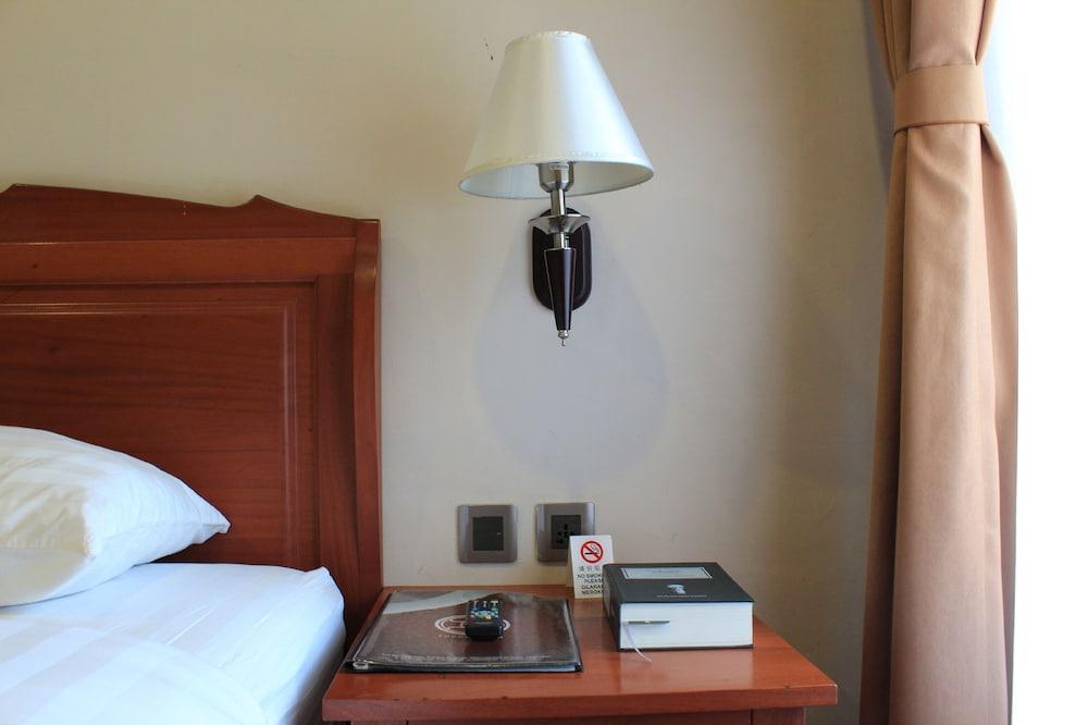 Thong'S Inn Hotel Kualanamu Medan Buitenkant foto