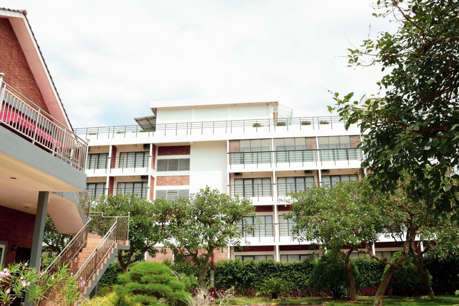 Thong'S Inn Hotel Kualanamu Medan Buitenkant foto