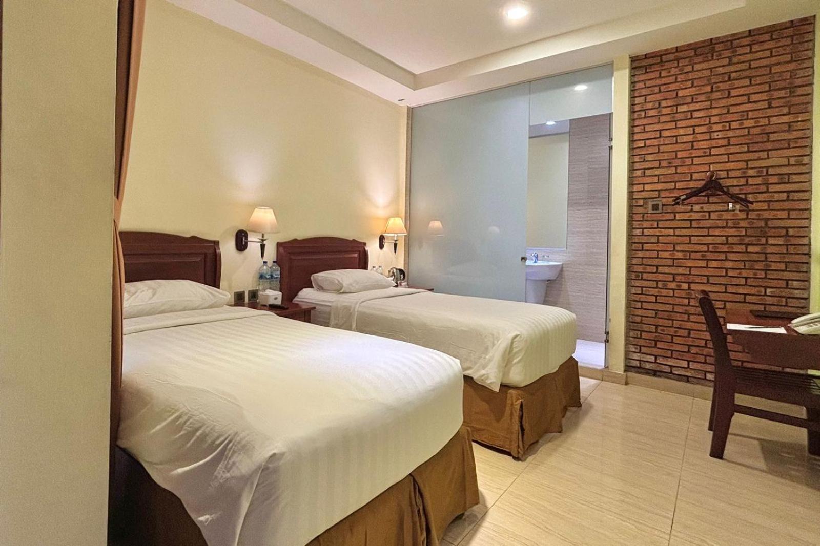 Thong'S Inn Hotel Kualanamu Medan Buitenkant foto