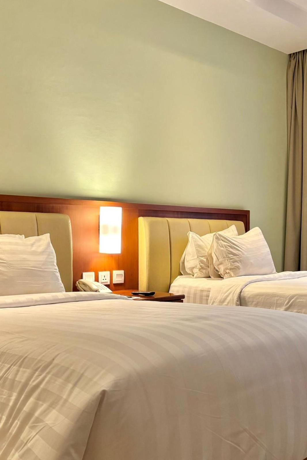 Thong'S Inn Hotel Kualanamu Medan Buitenkant foto