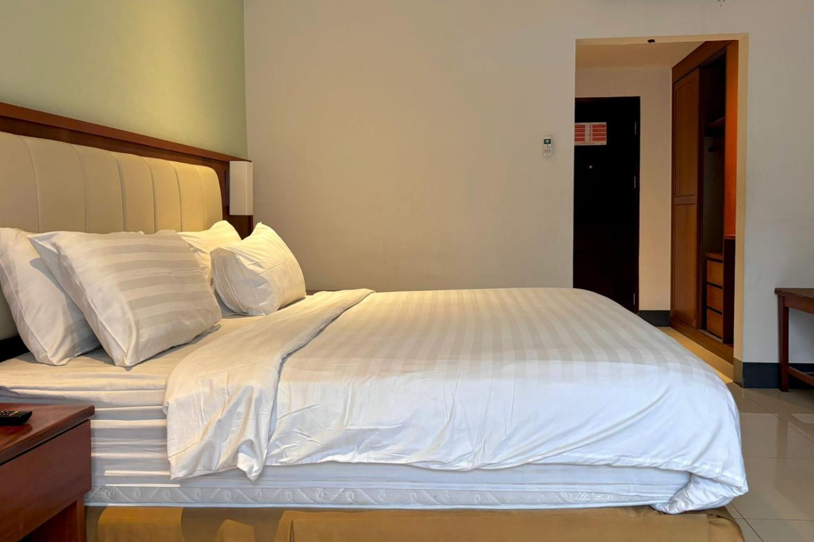 Thong'S Inn Hotel Kualanamu Medan Buitenkant foto